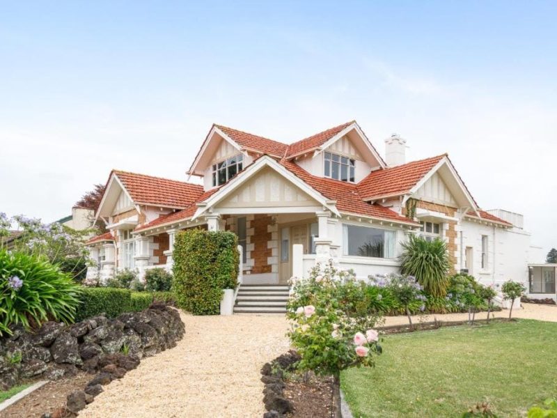 Coonawarra experiences elegant heritage charm at this grand estate, with manicured gardens and red-tiled gables.