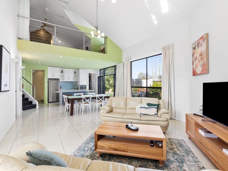 High ceiling loungeroom within a Penola towwnhouse