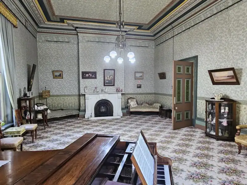 Entrance hallway at Yallum Park with marbled walls, archways and original carpet runner